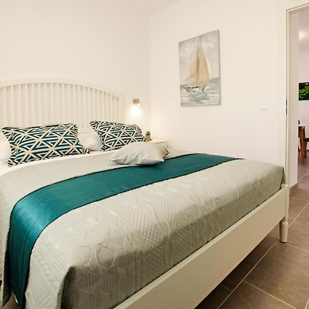 Santa Cruz Apartments Supetar Εξωτερικό φωτογραφία