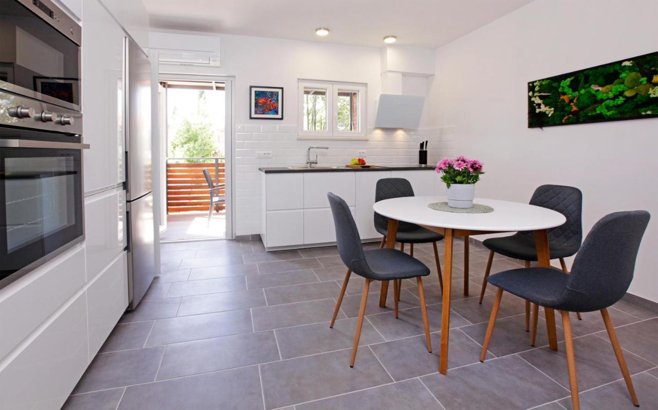 Santa Cruz Apartments Supetar Εξωτερικό φωτογραφία