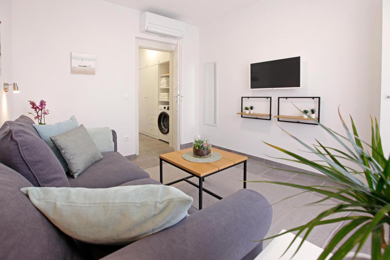 Santa Cruz Apartments Supetar Εξωτερικό φωτογραφία