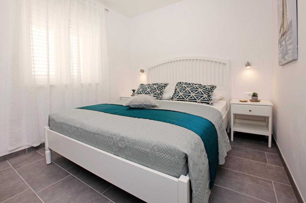 Santa Cruz Apartments Supetar Εξωτερικό φωτογραφία